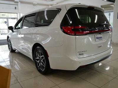 2027 Chrysler Pacifica Limited